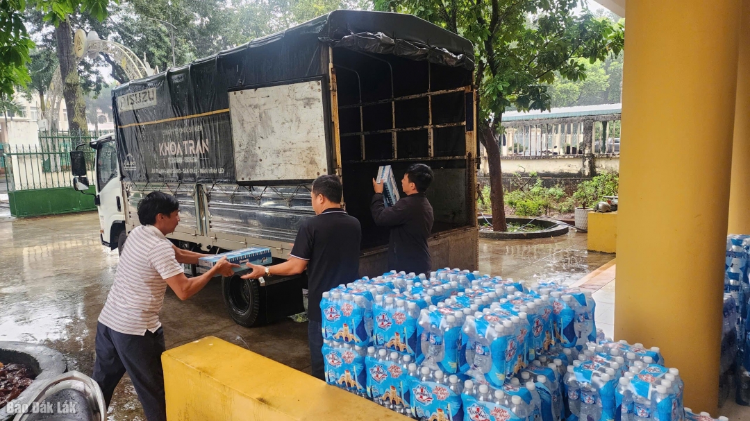 Đắk Lắk hỗ trợ nhu yếu phẩm khẩn cấp cho nhân dân bị ảnh hưởng mưa lũ