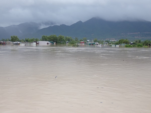 Khu Phong Châu (P. Nam Nha Trang) chìm trong biển nước