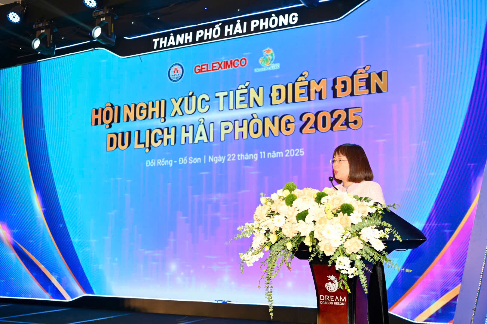 Đồng chí Nguyễn Hoa Mai Phó Cục trưởng Cục Du lịch quốc gia Việt Nam. Đồng chí Nguyễn Hoa Mai Phó Cục trưởng Cục Du lịch quốc gia Việt Nam.