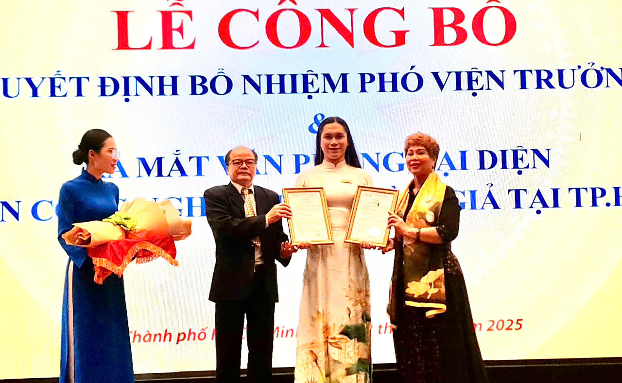 Công bố quyết định bổ nhiệm Phó Viện trưởng Viện Công nghệ Chống làm giả