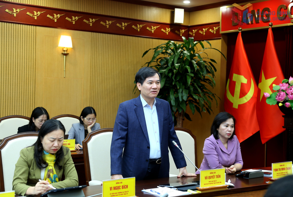 Ông Vũ Quyết Tiến, Phó Bí thư Tỉnh ủy, Chủ tịch Ủy ban MTTQ tỉnh Quảng Ninh phát biểu tại hội nghị.