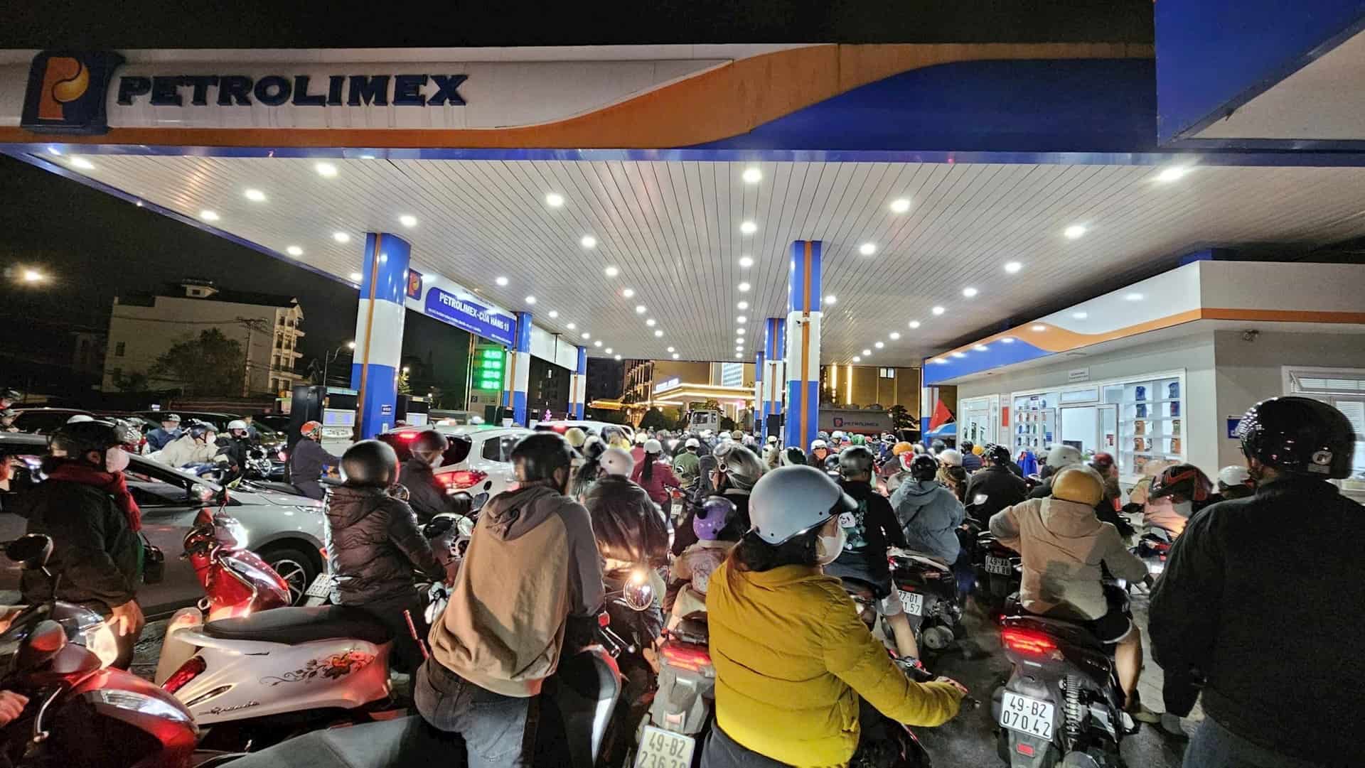 Lâm Đồng khuyến cáo người dân không mua tích trữ xăng dầu