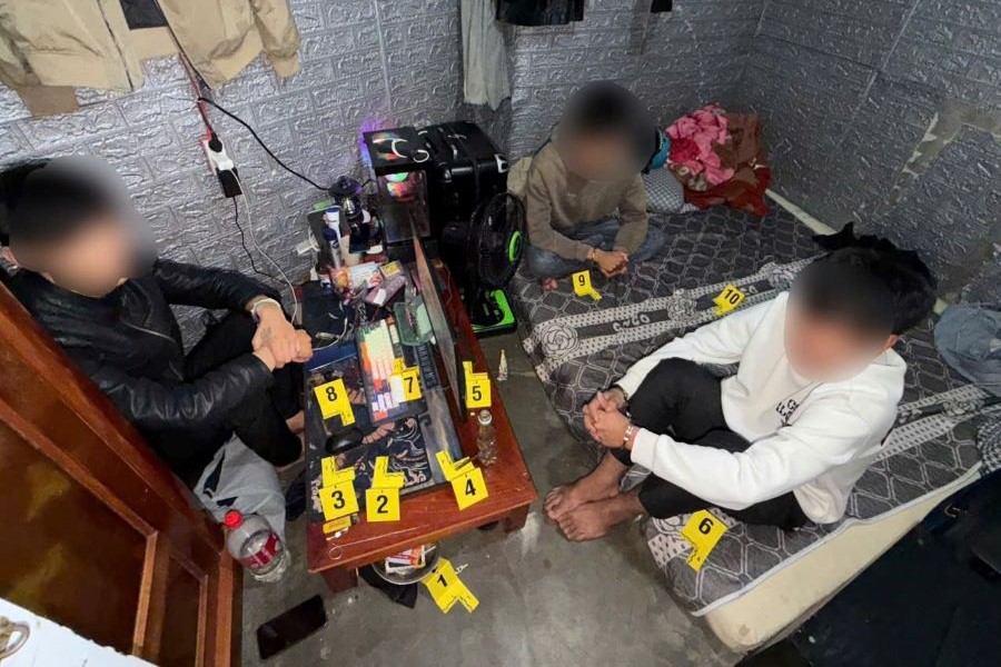 Ba đối tượng bị bắt giữ khi đang rổ chức sử dụng ma túy.