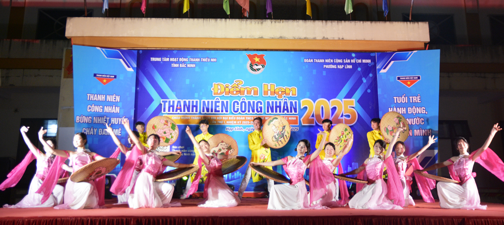 Tiết mục văn nghệ tại chương trình.