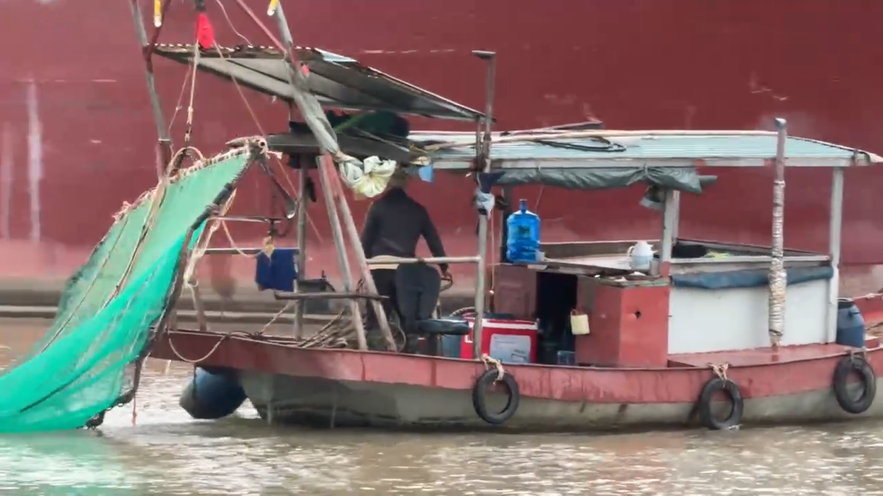 Công an Hải Phòng xử lý 4 trường hợp khai thác thủy sản bằng điện trên sông Cấm