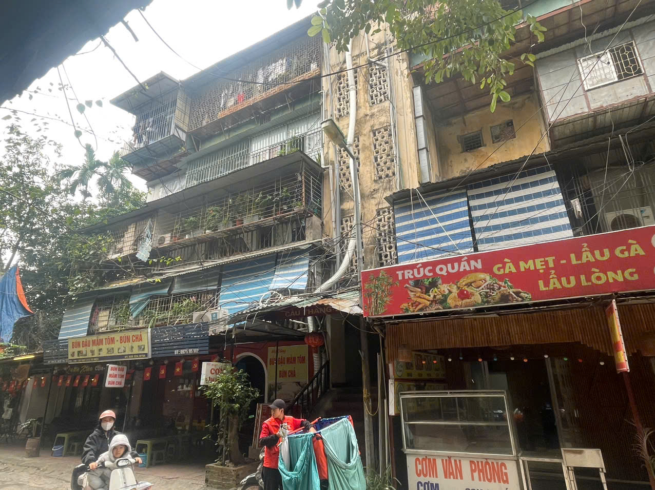 Hà Nội bao giờ cải tạo khu tập thể cũ? Người dân mong mốc thời gian rõ ràng cho nơi ở an toàn hơn