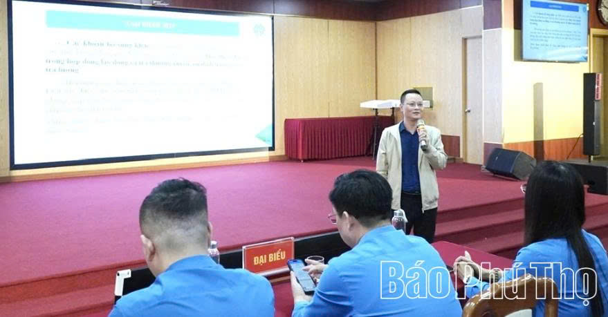 Cán bộ Bảo hiểm tỉnh phổ biến cho các cộng đồng, người lao động nội dung về một số điểm Y tế, Bảo hiểm mới.