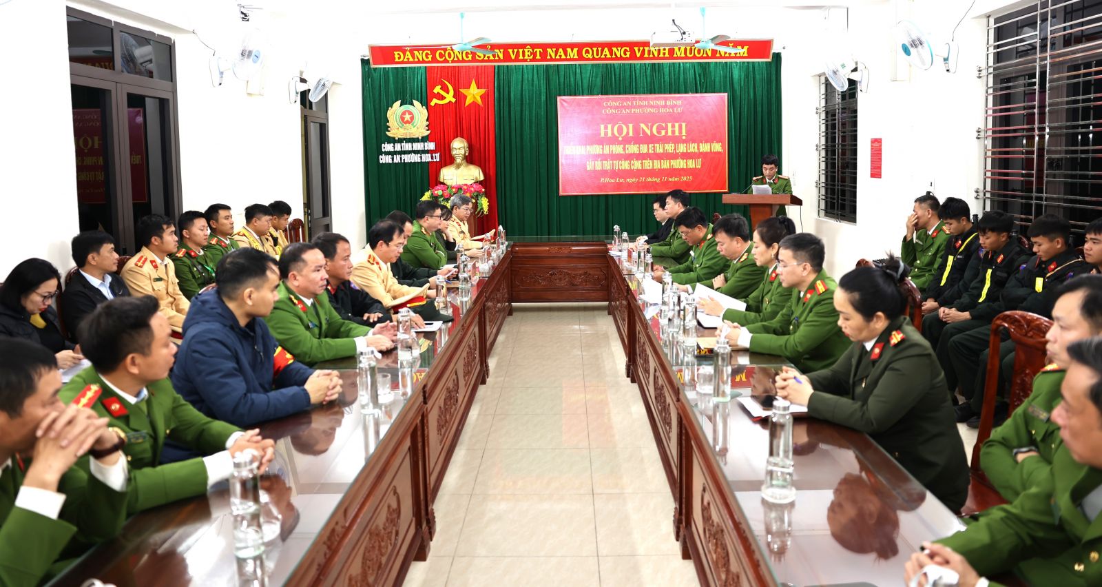 Quang cảnh hội nghị