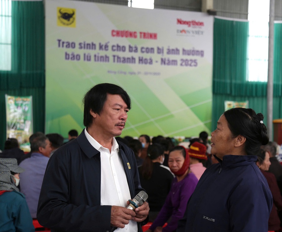 TS. Phạm Anh Cường, Trưởng phòng nghiên cứu phát triển của Công ty CP Phân bón Bình Điền hướng dẫn nông dân cách chăm sóc lúa Đông Xuân 2025-2026. TS. Phạm Anh Cường, Trưởng phòng nghiên cứu phát triển của Công ty CP Phân bón Bình Điền hướng dẫn nông dân cách chăm sóc lúa Đông Xuân 2025-2026.