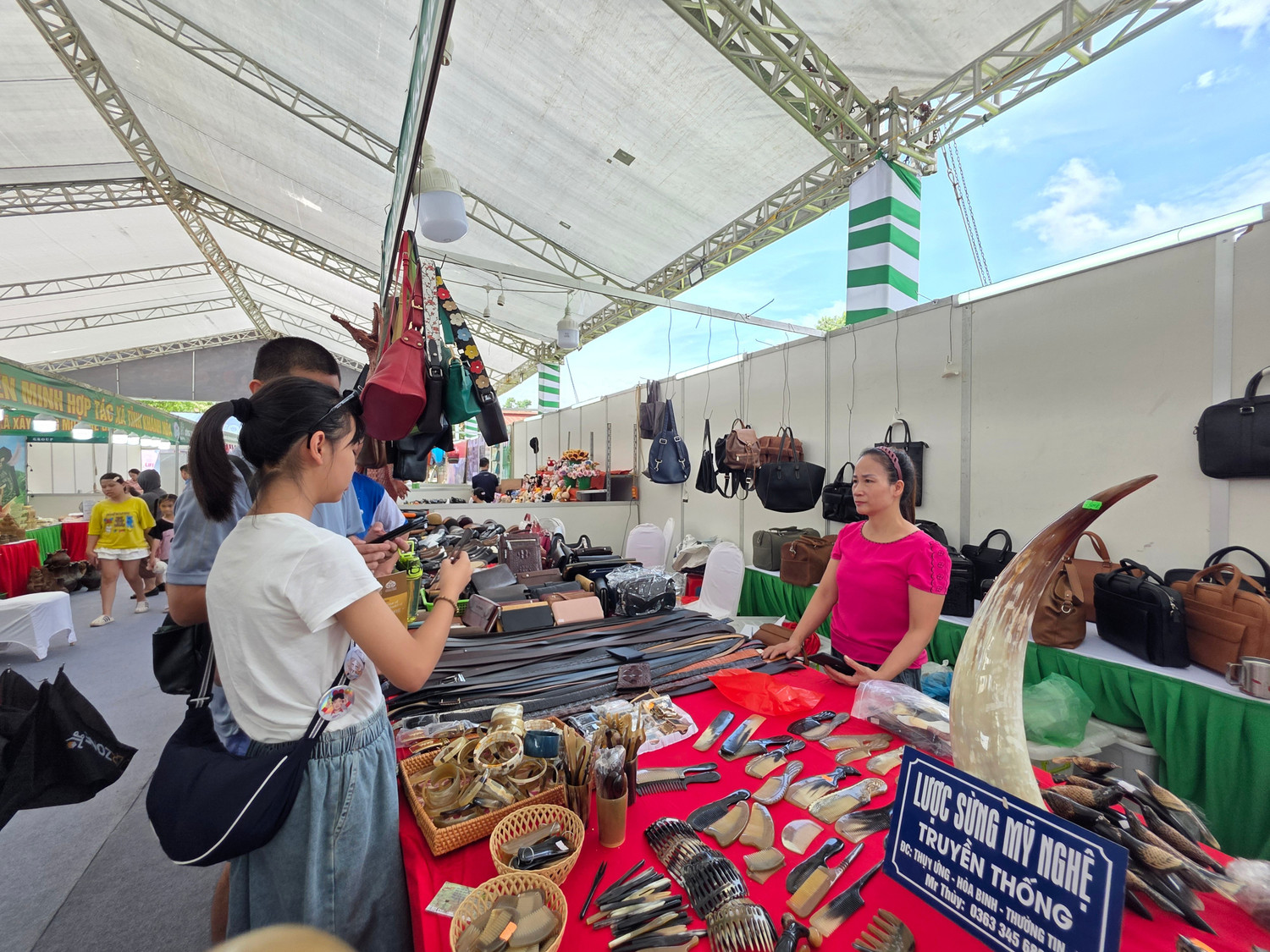 Một gian hàng tại Hội chợ các sản phẩm OCOP xuất khẩu - VIETNAM OCOPEX 2025. Ảnh: KD Một gian hàng tại Hội chợ các sản phẩm OCOP xuất khẩu - VIETNAM OCOPEX 2025. Ảnh: KD