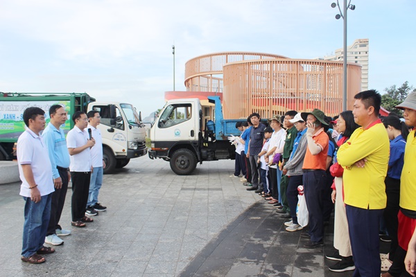 Ông Lê Xuân Tú, Chủ tịch UBND phường Tam Thắng phát biểu tại Lễ ra quân