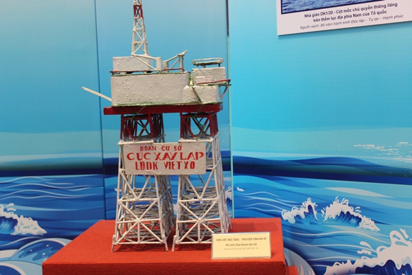 Mô hình giàn khoan dầu khí