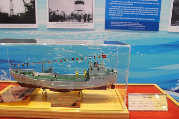 Mô hình tàu vận tải quân sự HQ671 của đoàn tàu 0 số. Con tàu được Chính phủ công nhận là bảo vật quốc gia