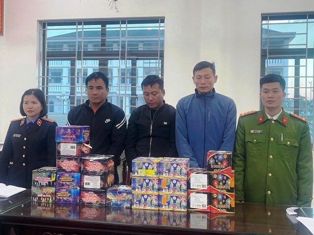 Nghệ An: Bắt giữ 3 đối tượng tàng trữ gần 35 kg pháo nổ dịp cận Tết