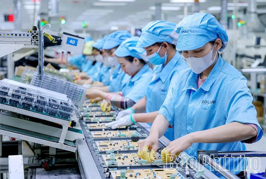 Công ty TNHH Solum Vina KCN Bá Thiện II chuyên sản xuất và cung cấp linh kiện điện tử cho các tập đoàn điện tử từ các quốc gia như Hàn Quốc, Nhật Bản, Trung Quốc, Na Uy.