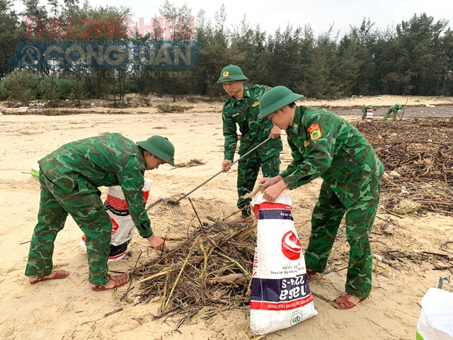 C&aacute;c lực lượng tham gia vệ sinh.