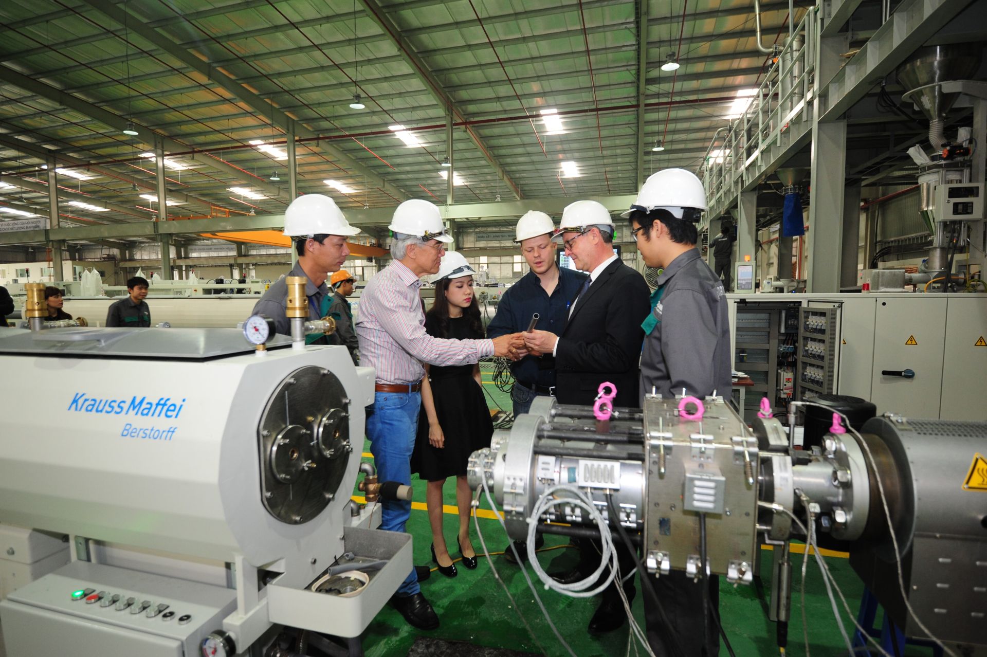 Ströman được sản xuất trên dây chuyền hiện đại bậc nhất hiện nay, dưới sự giám sát chặt chẽ của đội ngũ kỹ sư Đức và Việt Nam Ströman được sản xuất trên dây chuyền hiện đại bậc nhất hiện nay, dưới sự giám sát chặt chẽ của đội ngũ kỹ sư Đức và Việt Nam