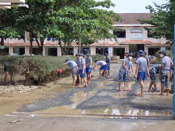 Khánh Hòa: Nước rút, tiếp tục hoạt động cứu trợ và tập trung làm vệ sinh môi trường