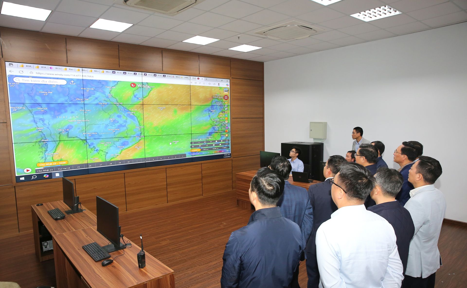 Đoàn công tác Petrovietnam thăm Trung tâm tích hợp điều hành NMLD Dung Quất