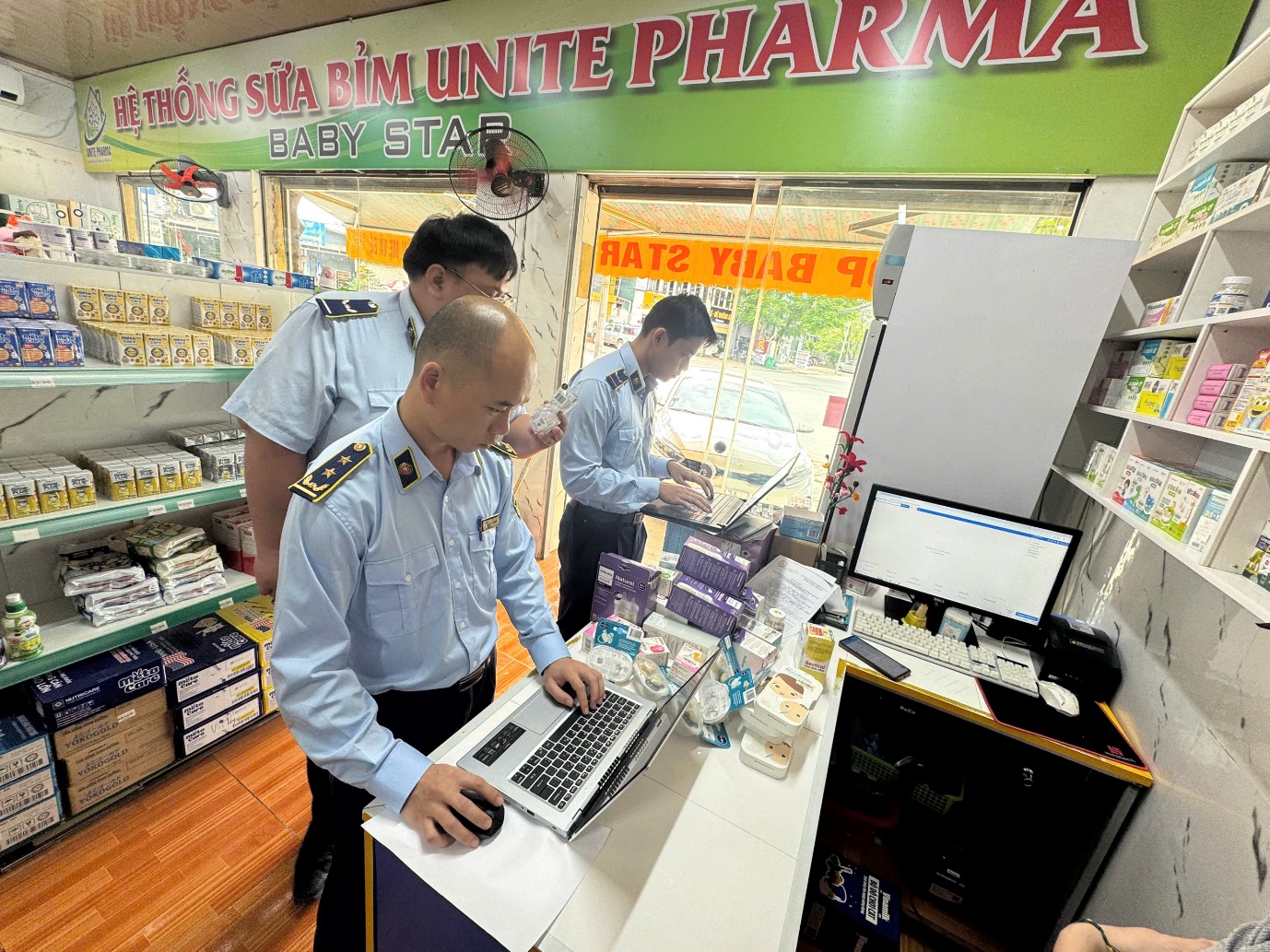 Kiểm tra hàng hóa vi phạm Kiểm tra hàng hóa vi phạm