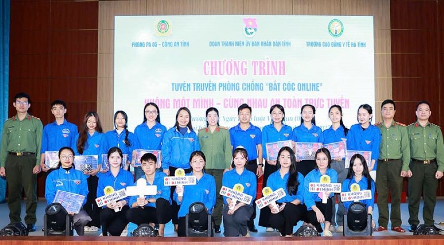 Chiến dịch “Không một mình - Cùng nhau an toàn trực tuyến trên không gian mạng” thời gian qua được triển khai đồng bộ, hiệu quả trên địa bàn.