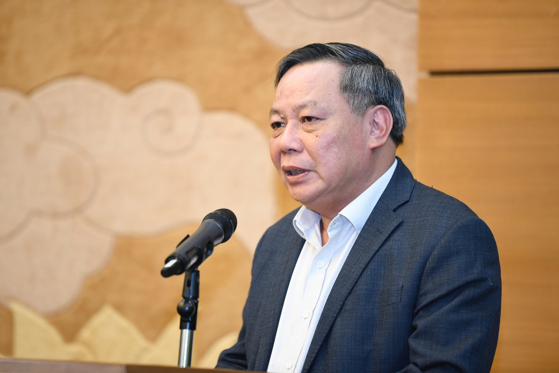 Phó Bí thư Thường trực Thành ủy Hà Nội Nguyễn Văn Phong phát biểu tại buổi lễ. Ảnh: Như Ý