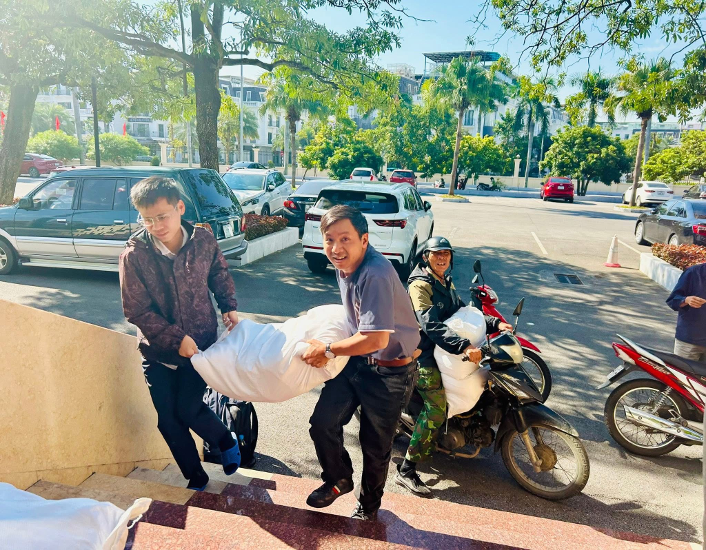 Hàng hoá của người dân, tổ chức được gửi và tập kết tại trụ sở Uỷ ban MTTQ tỉnh để chuyển tới đồng bào Lâm Đồng.