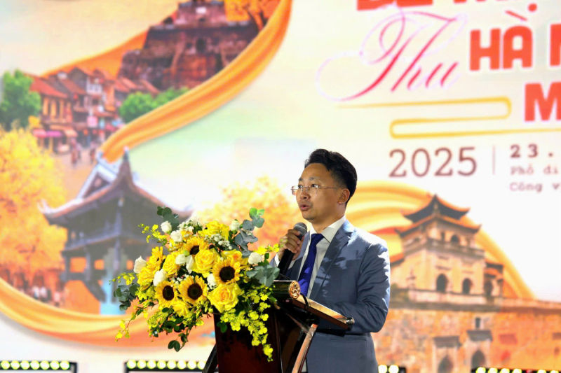 Phó giám đốc Sở Du lịch Hà Nội Trần Trung Hiếu phát biểu bế mạc Festival Thu Hà Nội 2025.