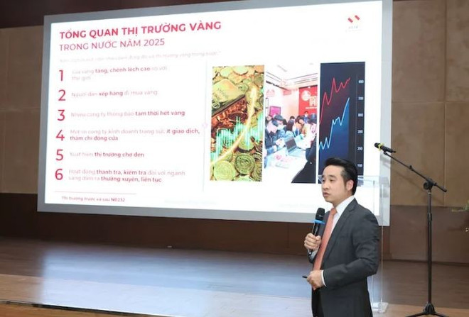 Ông Vũ Hùng Sơn, Phó Chủ tịch kiêm Tổng thư ký Hiệp hội Kinh doanh vàng Việt Nam phát biểu tại Diễn đàn. (Ảnh: Vietnam+)