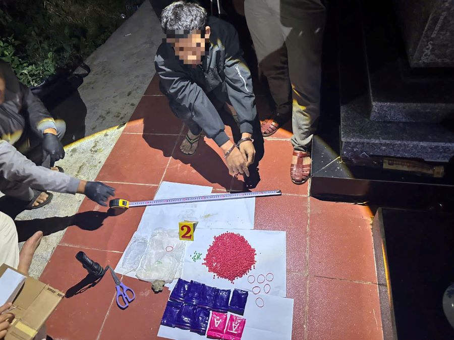 Quảng Trị: Bắt 2 đối tượng, thu giữ 2.400 viên ma túy tổng hợp