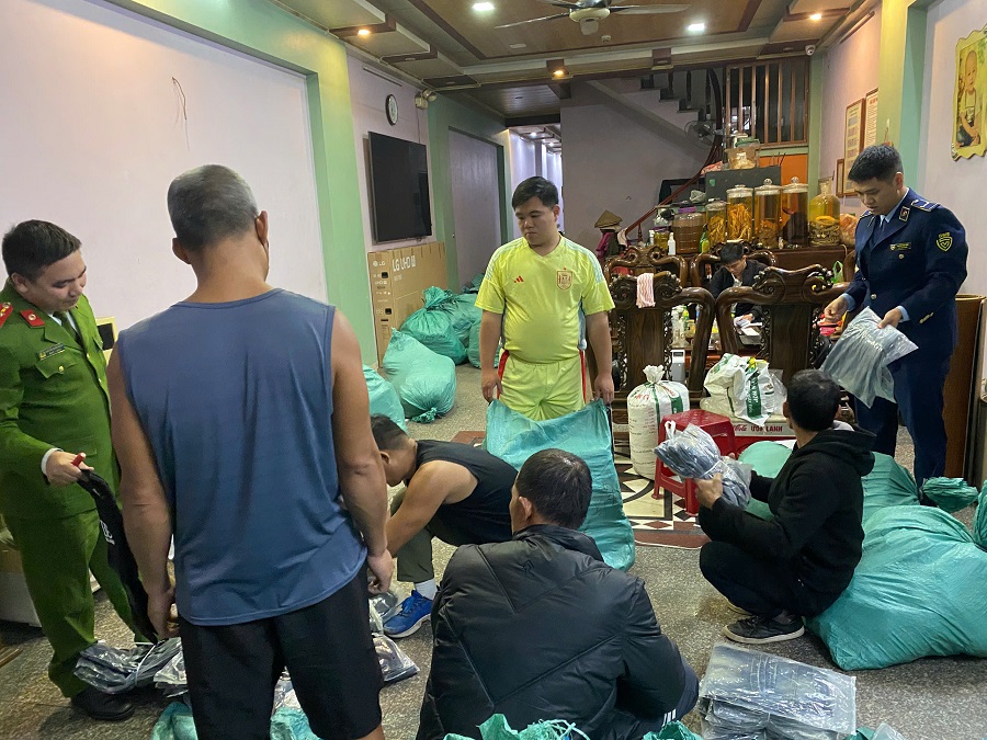 Bắc Ninh: Chuyển hồ sơ vụ 10.740 chiếc quần bò giả mạo sang Công an điều tra