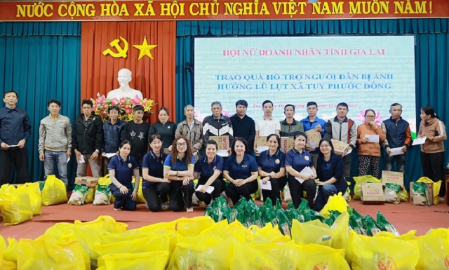 Gia Lai: 250 suất quà của Hội Nữ doanh nhân tỉnh hỗ trợ người dân vùng lũ