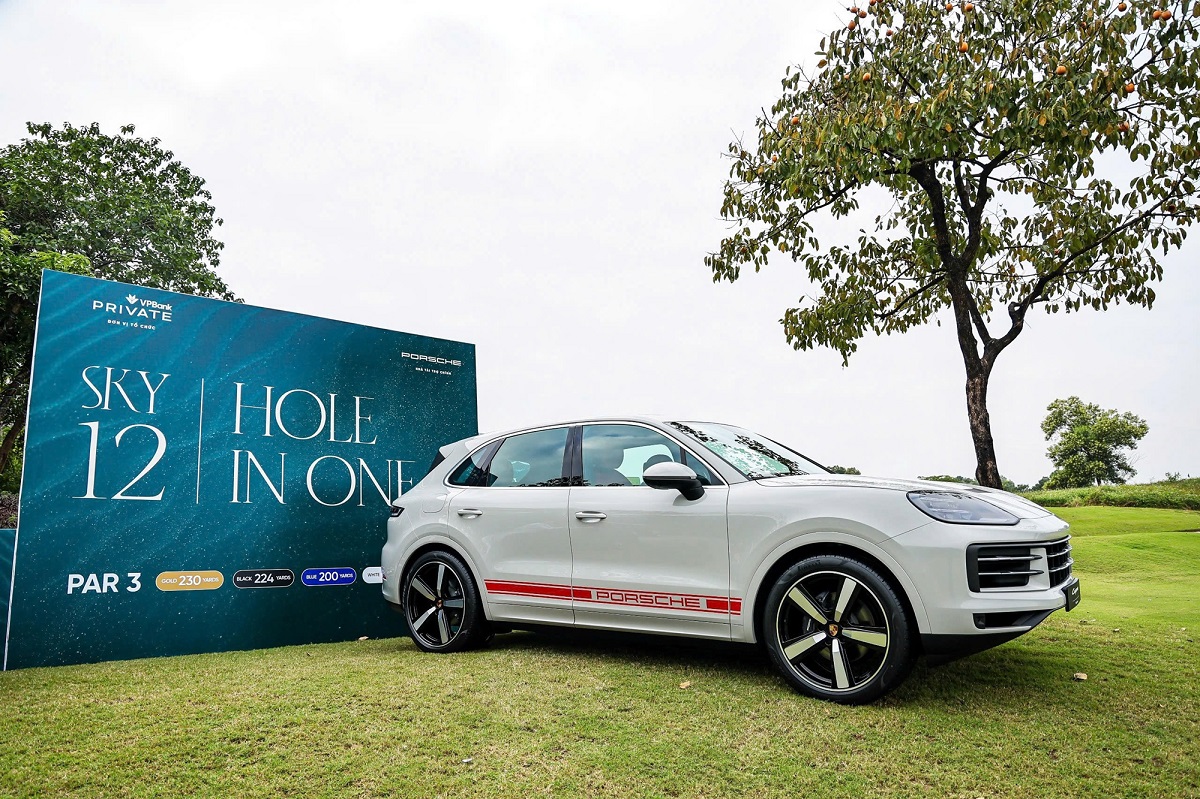 Giải thưởng Hole in one - một chiếc Porsche Cayenne đến từ nhà tài trợ Porsche Việt Nam
