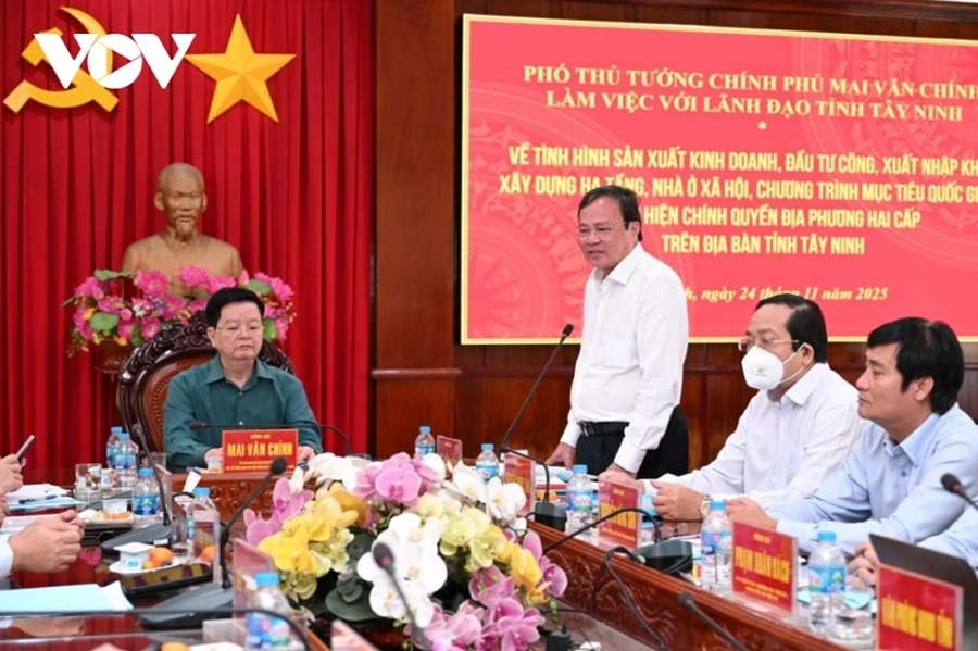 Chủ tịch UBND tỉnh Tây Ninh Lê Văn Hẳn phát biểu tại buổi làm việc.