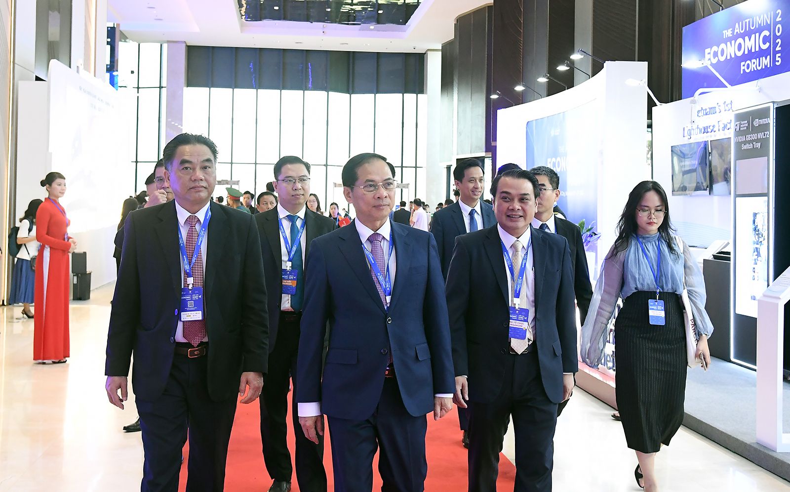 Phó Thủ tướng Bùi Thanh Sơn đến dự Talkshow Phó Thủ tướng Bùi Thanh Sơn đến dự Talkshow