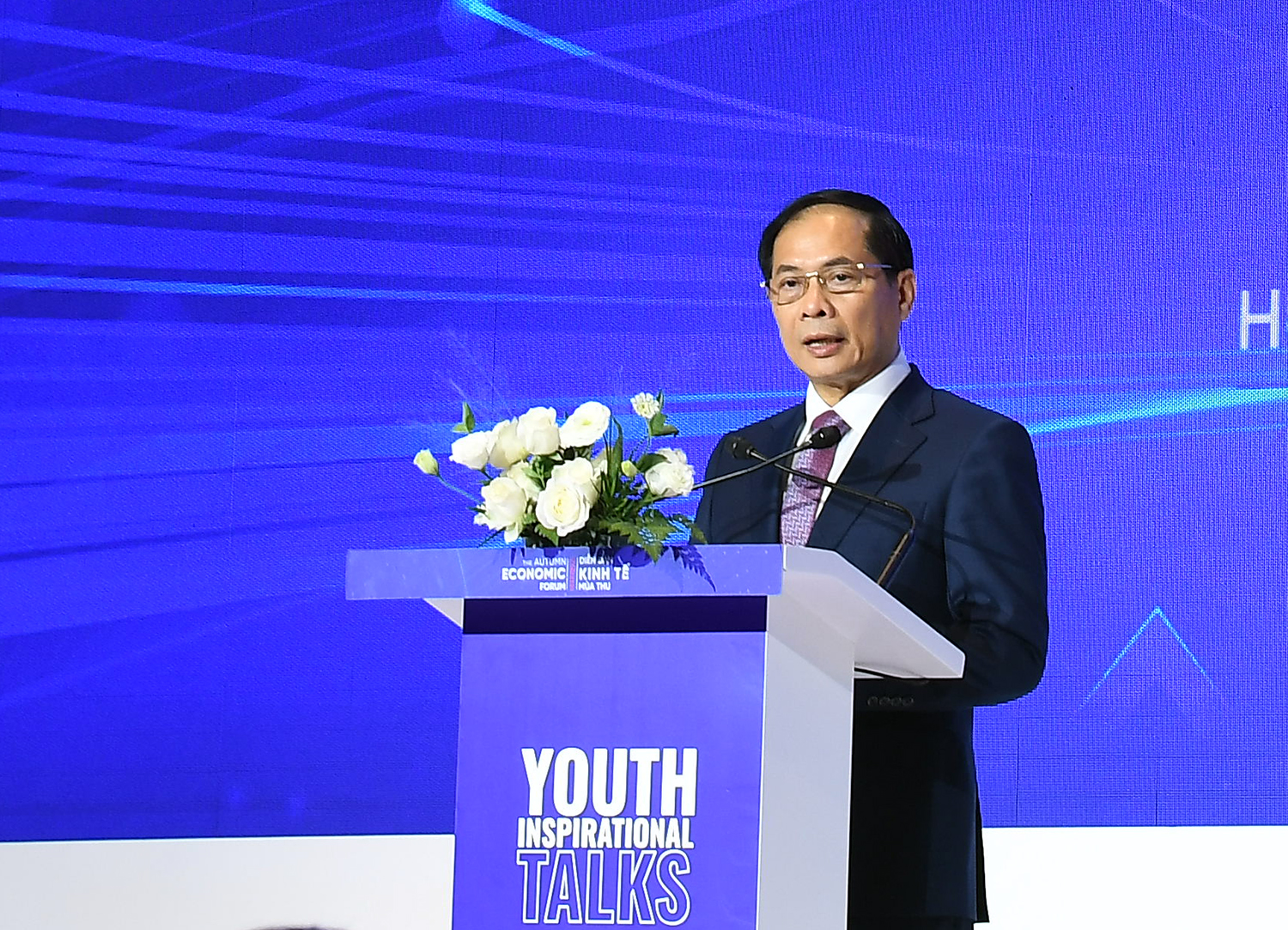 Dân số vàng không thể trở thành “năng lực vàng” nếu thế hệ trẻ không chủ động vươn lên