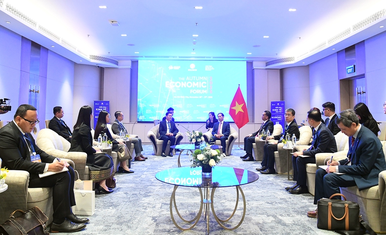 Phó Thủ tướng Bùi Thanh Sơn khẳng định, Việt Nam sẵn sàng chia sẻ kinh nghiệm với Lào về phát triển khoa học - công nghệ, đổi mới sáng tạo và chuyển đổi số; sẵn sàng hợp tác với Lào trong phát triển nguồn nhân lực khoa học - công nghệ, xây dựng hệ sinh thái khởi nghiệp, trung tâm dữ liệu... - Ảnh: VGP/Hải Minh Phó Thủ tướng Bùi Thanh Sơn khẳng định, Việt Nam sẵn sàng chia sẻ kinh nghiệm với Lào về phát triển khoa học - công nghệ, đổi mới sáng tạo và chuyển đổi số; sẵn sàng hợp tác với Lào trong phát triển nguồn nhân lực khoa học - công nghệ, xây dựng hệ sinh thái khởi nghiệp, trung tâm dữ liệu... - Ảnh: VGP/Hải Minh