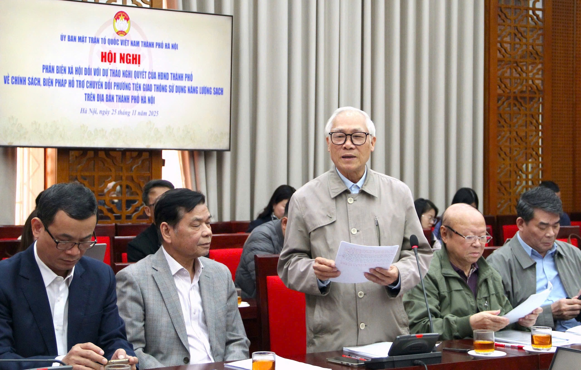 Đại biểu nêu ý kiến góp ý tại Hội nghị.