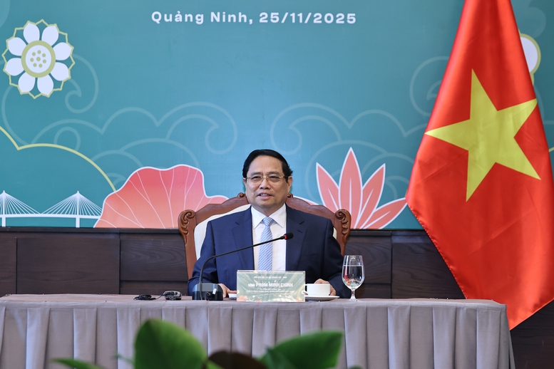 Thủ tướng Phạm Minh Chính tiếp lãnh đạo, đại diện các địa phương Nhật Bản tham dự Diễn đàn - Ảnh: VGP/Nhật Bắc