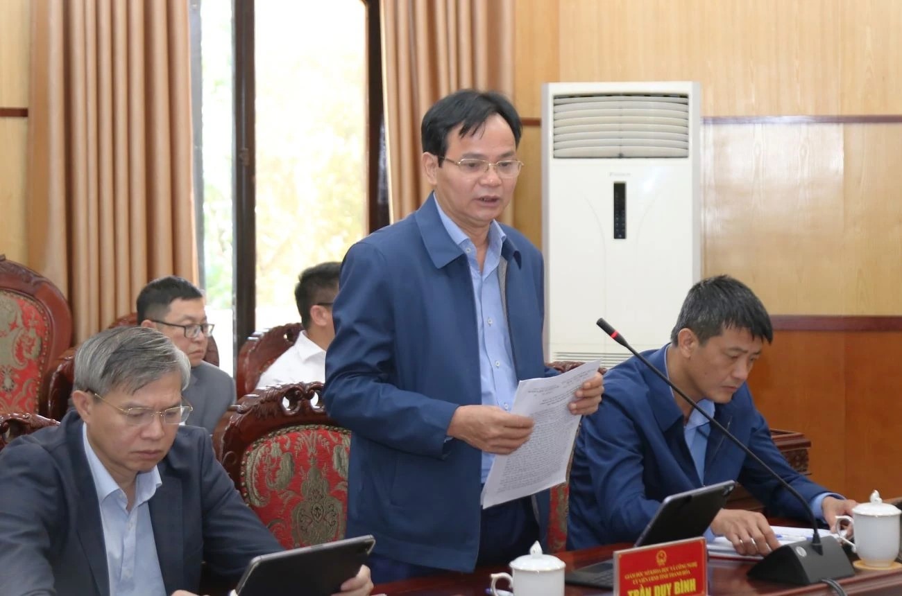 Giám đốc Sở Khoa học và Công nghệ Trần Duy Bình phát biểu tại phiên họp.