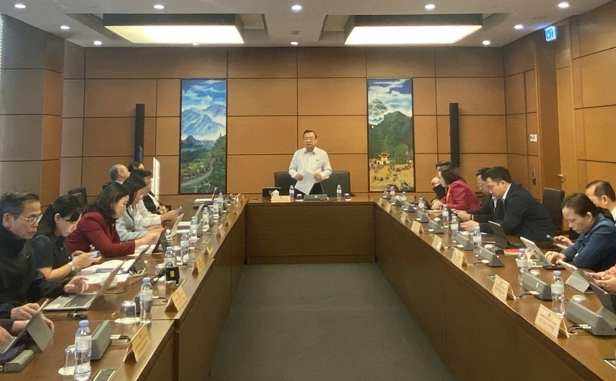 Các đại biểu tham gia thảo luận tại tổ. Các đại biểu tham gia thảo luận tại tổ.