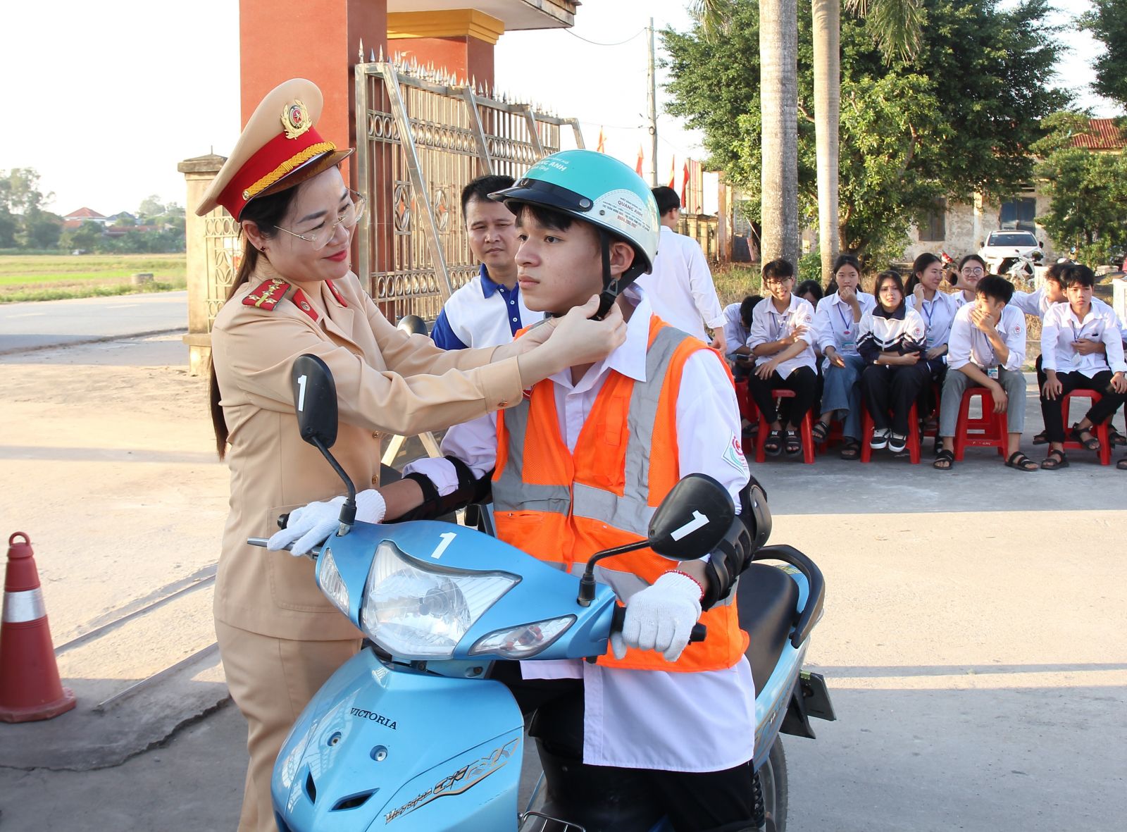 Ninh Bình ra quân tổng kiểm tra bảo đảm an toàn giao thông cho học sinh