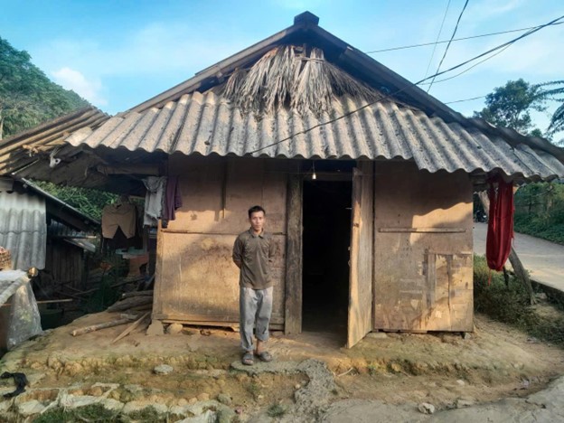 Ngôi nhà cũ của một trong 4 hộ được hỗ trợ trong dịp này. Ảnh: Chính quyền địa phương cung cấp