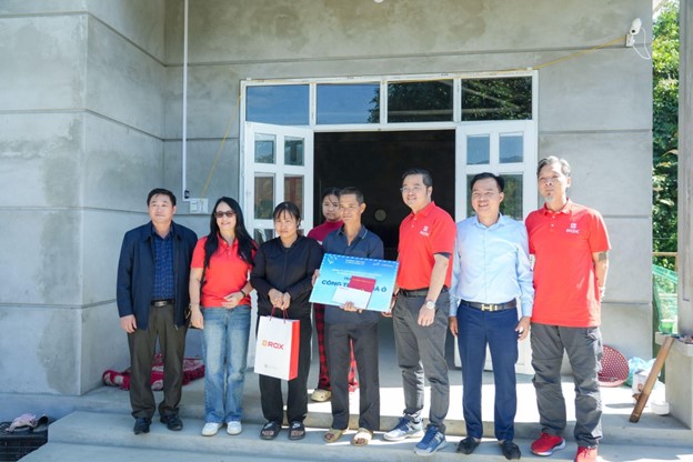 Những ngôi nhà mới đã hoàn thành giúp người dân có không gian ấm áp khi đông về.