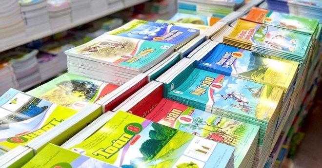 Bộ Giáo dục và Đào tạo sẽ tổ chức cấp phát miễn phí toàn bộ sách giáo khoa cho học sinh vùng lũ. (Ảnh: Vân Trang)