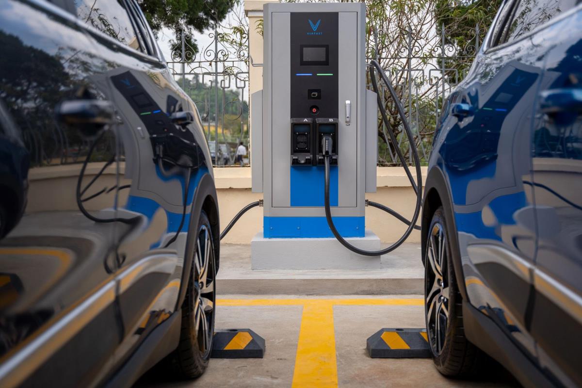 TP. HCM dự kiến lắp đặt hệ thống trụ sạc điện tại 19 bến, bãi xe buýt