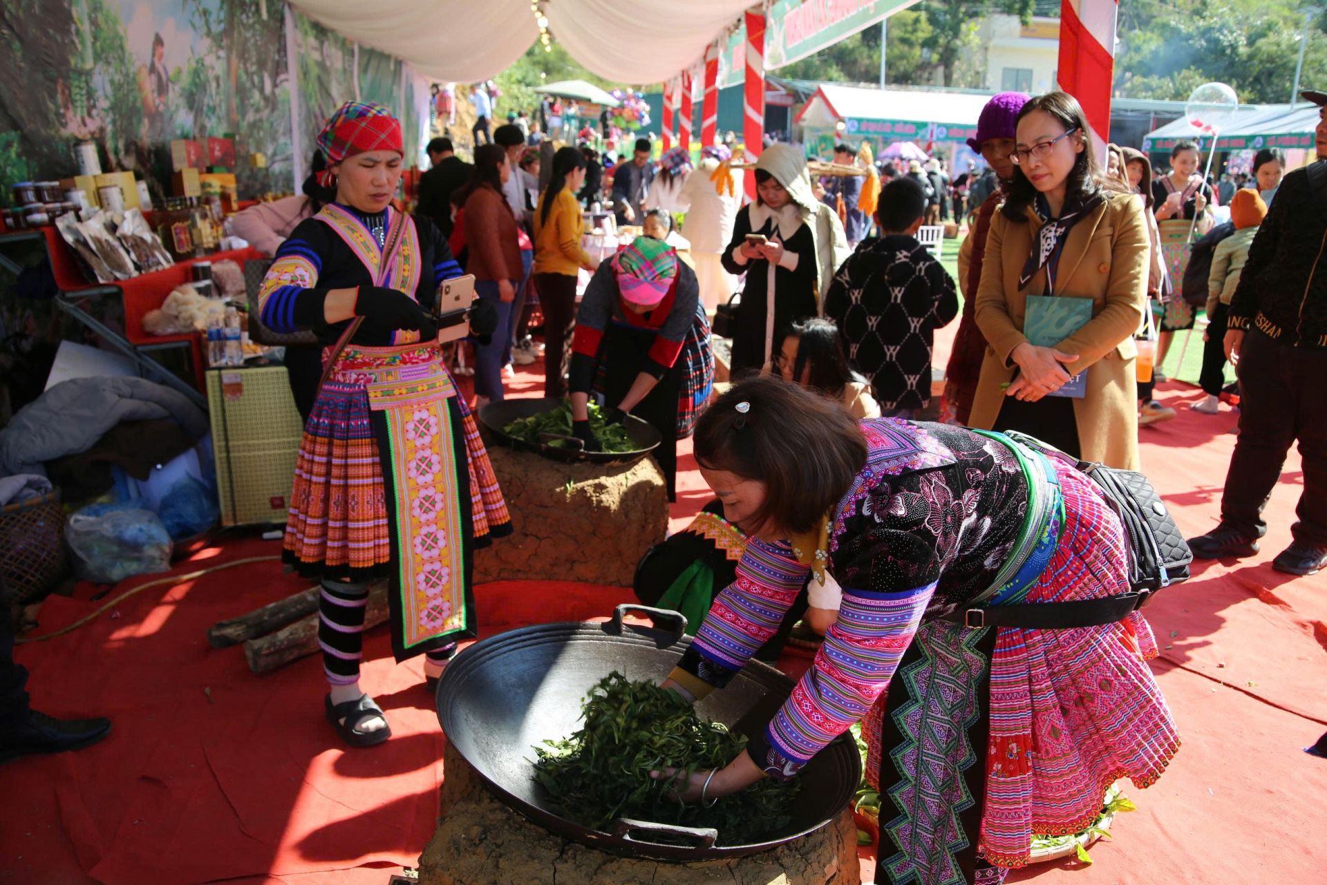 Sản phẩm trè Suối Giàng, Lào Cai được giới thiệu trong chuỗi sự kiện hội chợ quảng bá sản phẩm của tỉnh Lào Cai. Sản phẩm trè Suối Giàng, Lào Cai được giới thiệu trong chuỗi sự kiện hội chợ quảng bá sản phẩm của tỉnh Lào Cai.