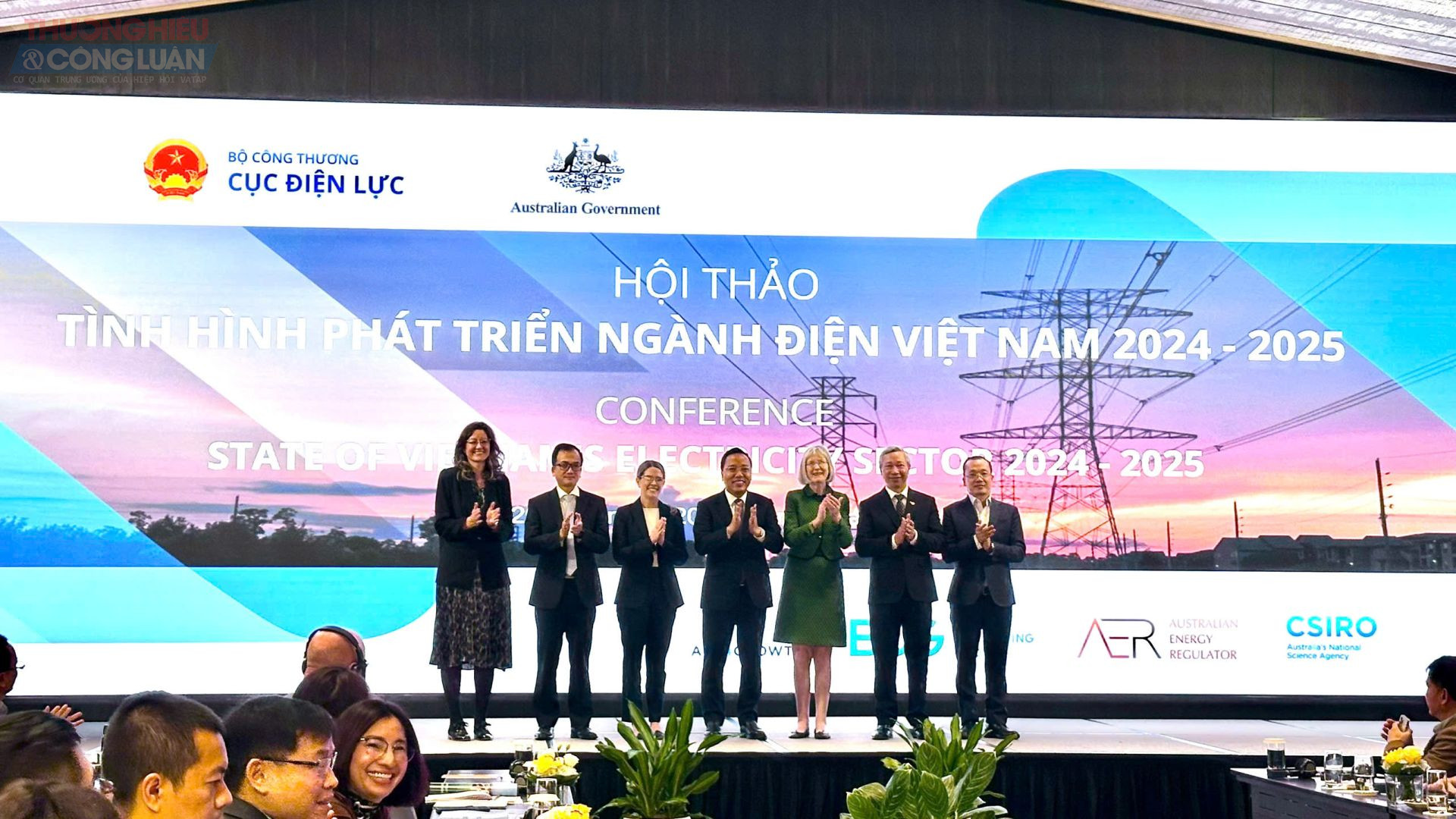 Các Đại biểu chụp ảnh lưu niệm Các Đại biểu chụp ảnh lưu niệm