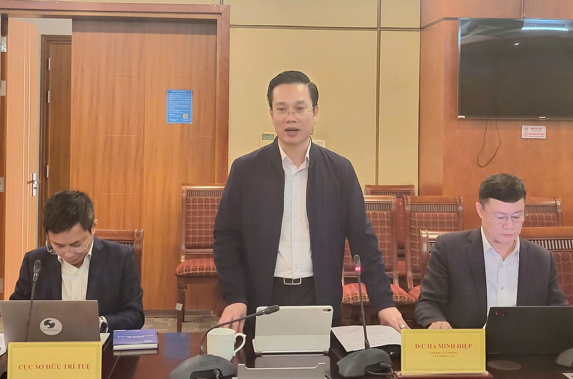 Hà Minh Hiệp, Chánh Văn phòng Bộ Khoa học và Công nghệ cho biết, Bộ đang tiếp tục rà soát các khó khăn, vướng mắc để kiến nghị sửa đổi, bổ sung cho phù hợp với tình hình thực tế hiện nay. Ảnh: T.H