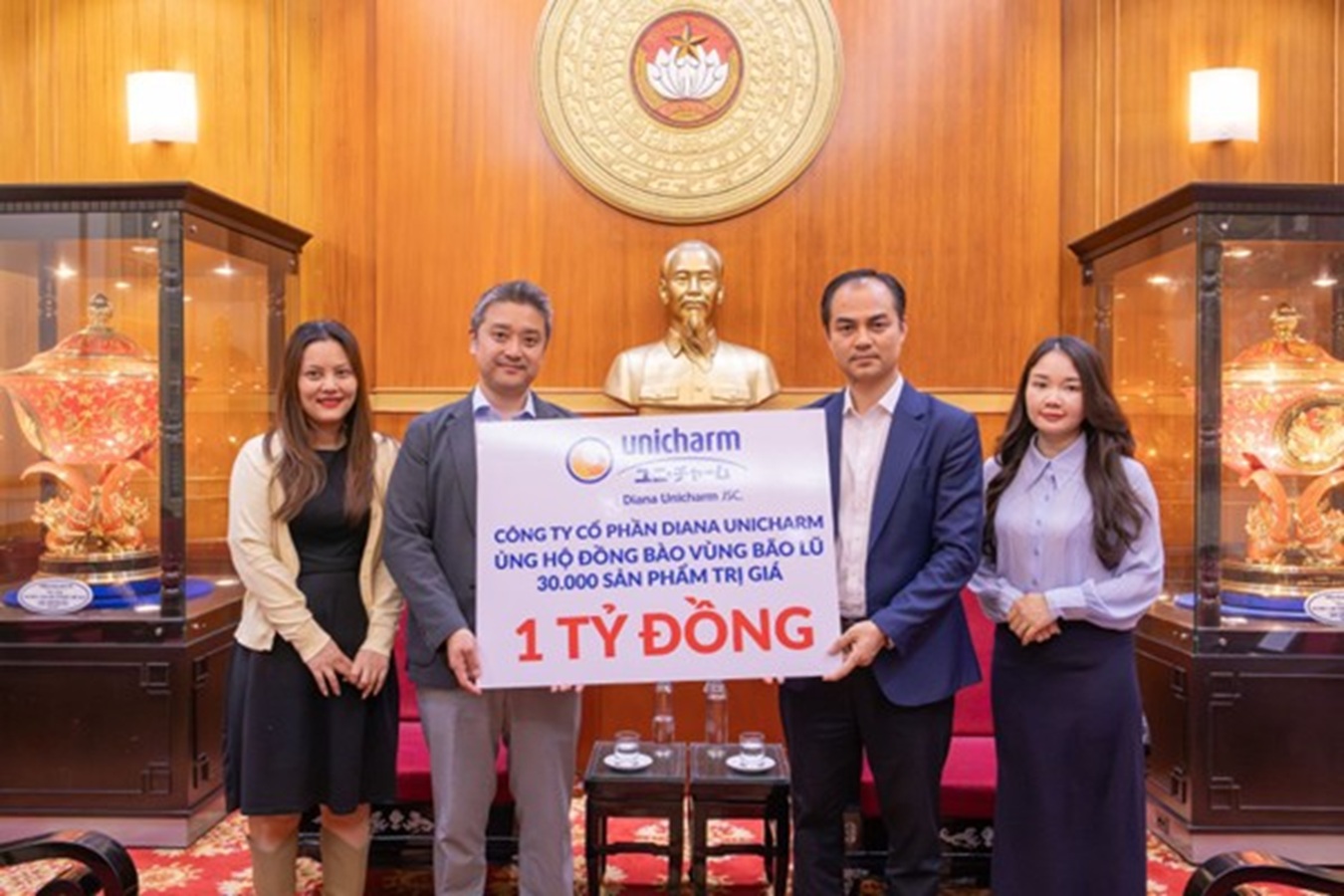 Diana Unicharm đồng hành cùng phụ nữ và trẻ em miền Trung, Tây Nguyên vượt qua khó khăn do mưa lũ